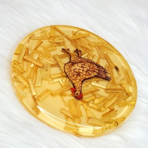 Vintage Lucite Acrylic Rooster Chicken Hen Farmhouse Trivet Real Hay Straw MCM - Picture 8 of 14